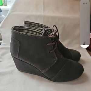 Toms Gray Kala  Suede Wedge Shoes with Lace-Up Design New Without Tags